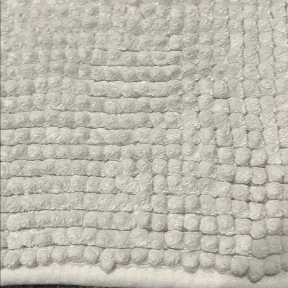 White Bath Mat set of 2 - Picture 7 of 8